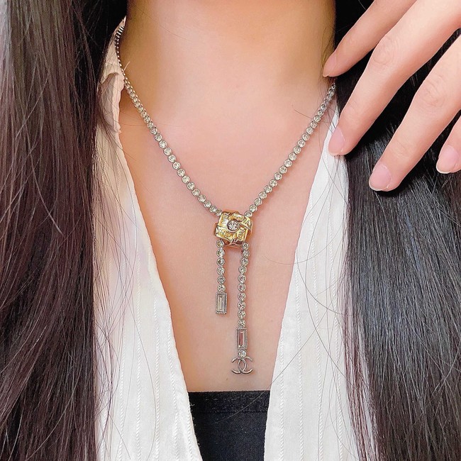 Chanel necklace CE82001